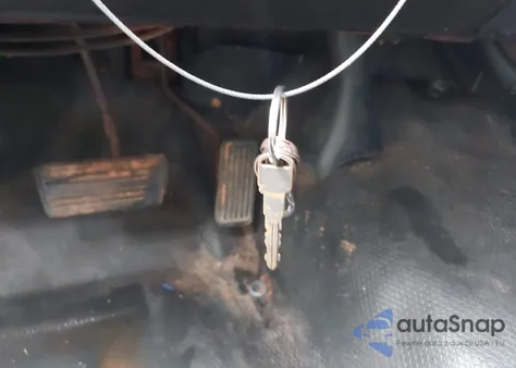 2000 Chevrolet Silverado 1500 from USA, damaged, VIN 1GCEC14VXYE424356